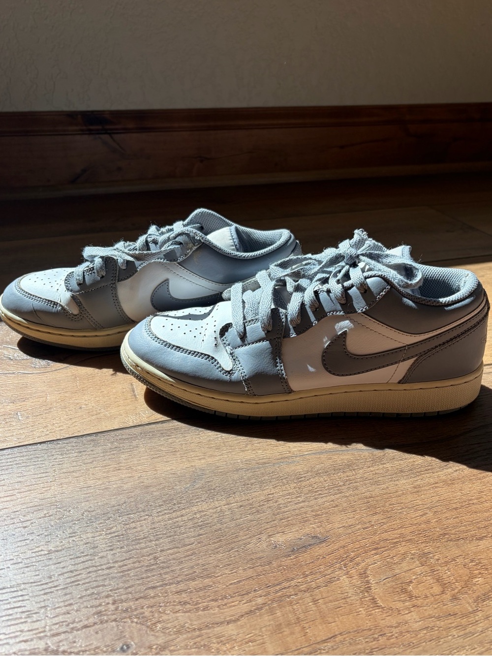Nike Jordan Kids Low-Top Sneakers in Gray and White